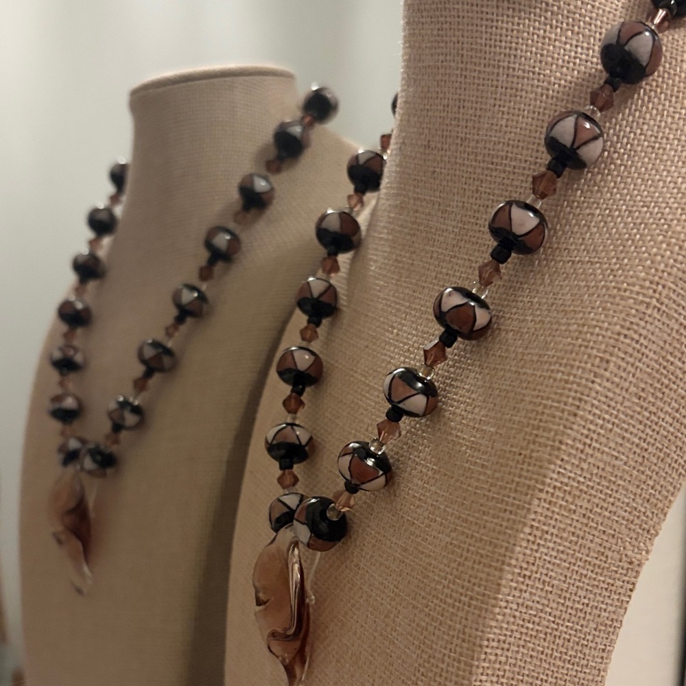 Beautiful Black and Mauve Glass Beaded Necklace w/ Glass Leaf shaped pendant